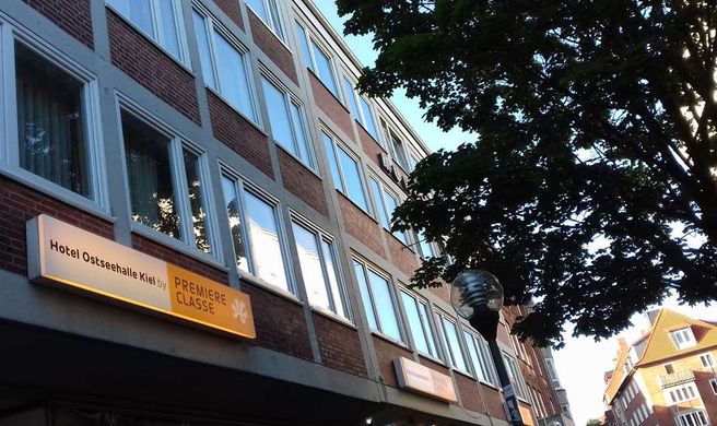 Basic Hotel Ostseehalle Exterior