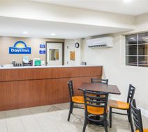 Days Inn Super Star Inn & Suites Lobby
