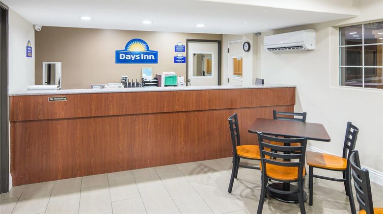 <b>Days Inn Super Star Inn & Suites Lobby</b>. Images powered by <a href="https://iceportal.shijigroup.com/" title="IcePortal" target="_blank">IcePortal</a>.