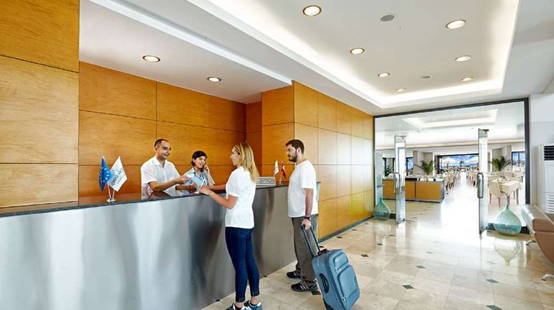 <b>Ayvalik Cinar Hotel Lobby</b>. Images powered by <a href="https://iceportal.shijigroup.com/" title="IcePortal" target="_blank">IcePortal</a>.