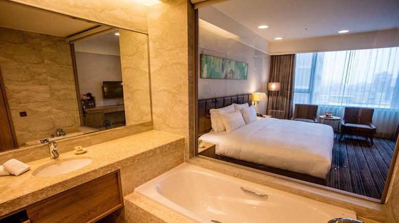 <b>Fullon Hotel Taoyuan Room</b>. Images powered by <a href="https://iceportal.shijigroup.com/" title="IcePortal" target="_blank">IcePortal</a>.