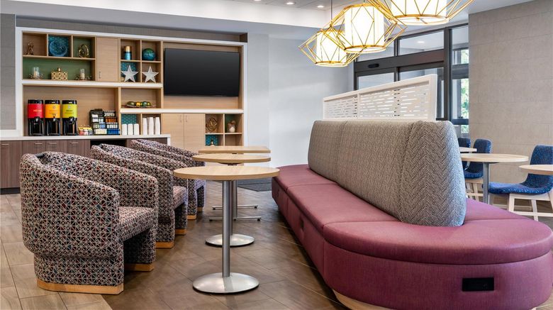 <b>Home2 Suites Florence Cincinnati Arpt S Lobby</b>. Images powered by <a href="https://iceportal.shijigroup.com/" title="IcePortal" target="_blank">IcePortal</a>.