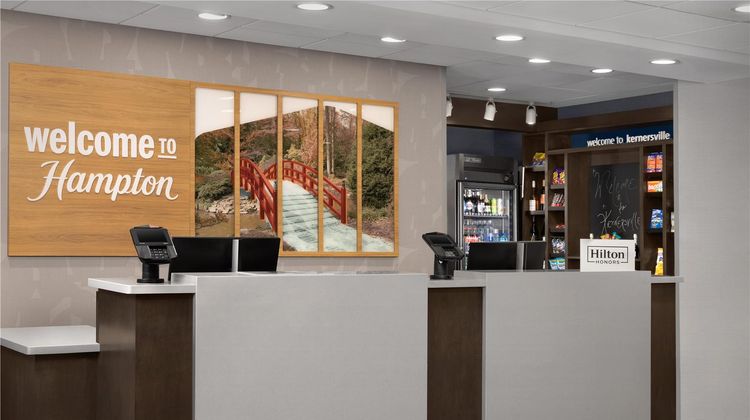 Hampton Inn Kernersville Lobby