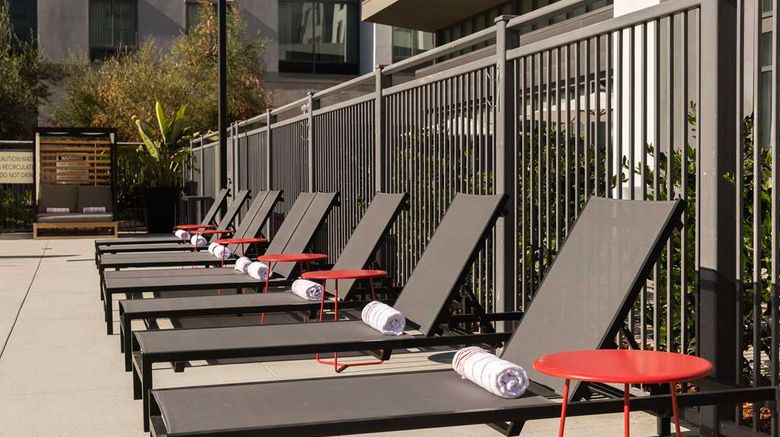 <b>Homewood Suites Long Beach Airport Pool</b>. Images powered by <a href="https://iceportal.shijigroup.com/" title="IcePortal" target="_blank">IcePortal</a>.