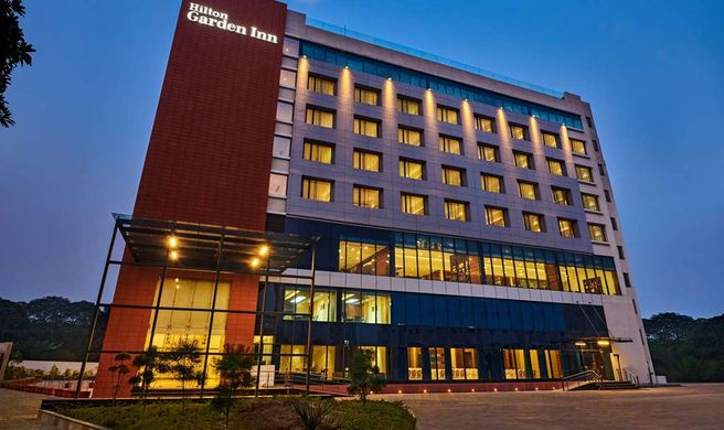 Hilton Garden Inn Lucknow Exterior