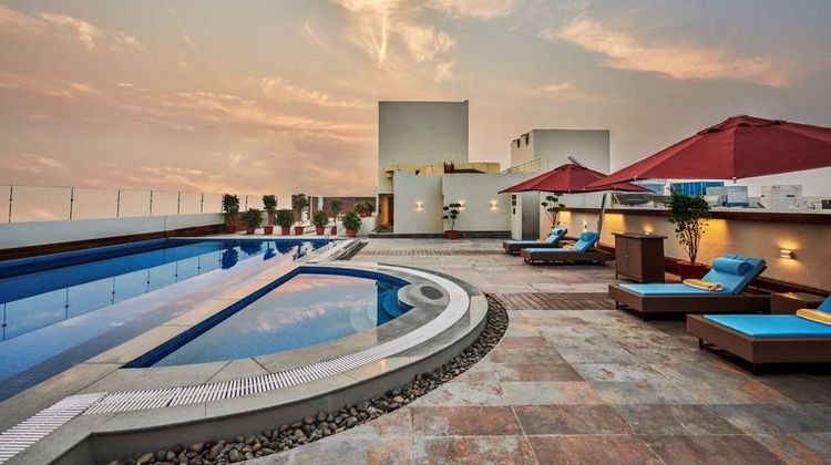 Hilton Garden Inn Lucknow Pool
