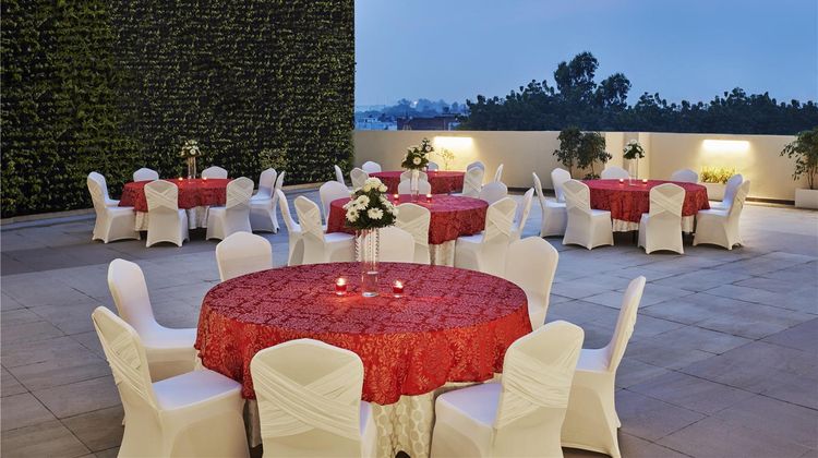 Hilton Garden Inn Lucknow Exterior
