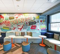 Tru By Hilton Portland Airport Area Lobby