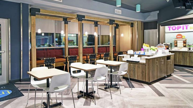 <b>Tru By Hilton Portland Airport Area Restaurant</b>. Images powered by <a href="https://iceportal.shijigroup.com/" title="IcePortal" target="_blank">IcePortal</a>.