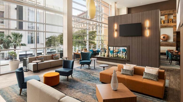 <b>Hilton Garden Inn San Antonio Downtown Lobby</b>. Images powered by <a href="https://iceportal.shijigroup.com/" title="IcePortal" target="_blank">IcePortal</a>.