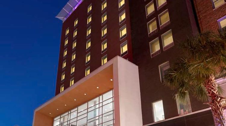 Hilton Garden Inn San Antonio Downtown Exterior