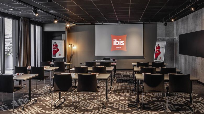 <b>Ibis Le Mans Centre Gare Nord Meeting</b>. Images powered by <a href="https://iceportal.shijigroup.com/" title="IcePortal" target="_blank">IcePortal</a>.