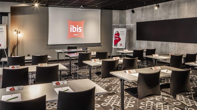 <b>Ibis Le Mans Centre Gare Nord Meeting</b>. Images powered by <a href="https://iceportal.shijigroup.com/" title="IcePortal" target="_blank">IcePortal</a>.