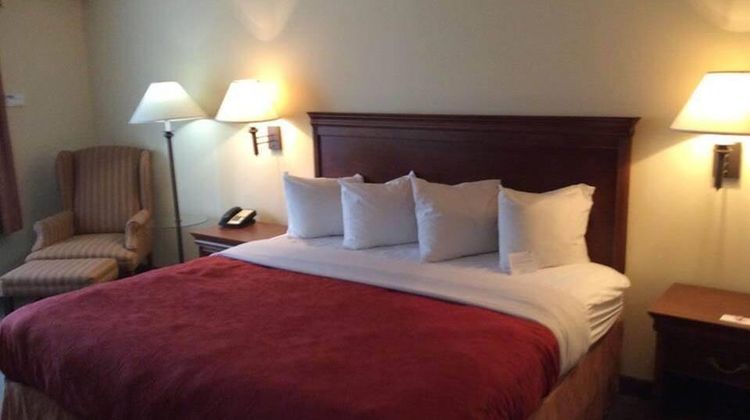 Baymont Inn & Suites Clinton Room