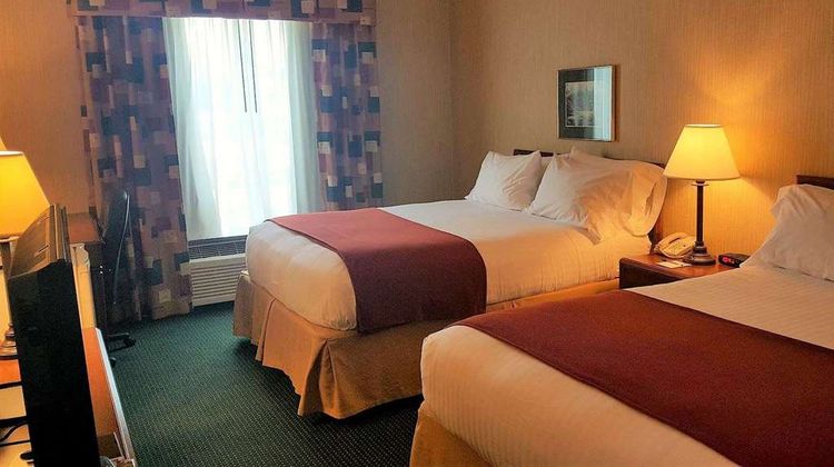 Baymont Inn & Suites West Plains Room