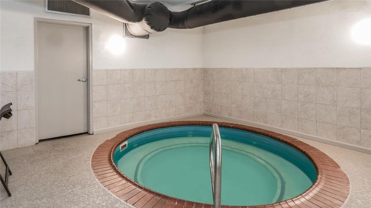 Wingate by Wyndham Bowling Green Pool