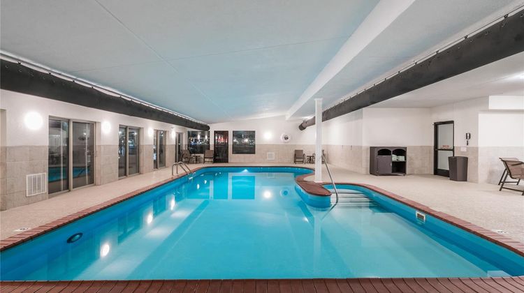 Wingate by Wyndham Bowling Green Pool