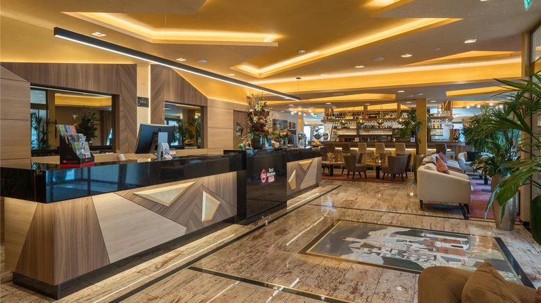 <b>Best Western Plus Hotel Fuessen Lobby</b>. Images powered by <a href="https://iceportal.shijigroup.com/" title="IcePortal" target="_blank">IcePortal</a>.