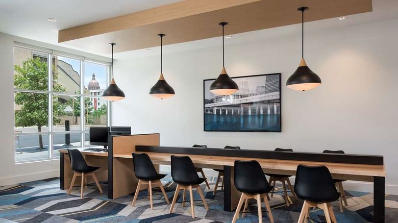 <b>Hyatt House Austin/Downtown Lobby</b>. Images powered by <a href="https://iceportal.shijigroup.com/" title="IcePortal" target="_blank">IcePortal</a>.