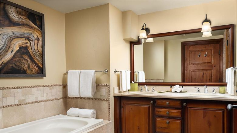 <b>Residences at Park Hyatt Beaver Creek Room</b>. Images powered by <a href="https://iceportal.shijigroup.com/" title="IcePortal" target="_blank">IcePortal</a>.