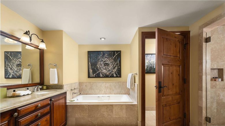 <b>Residences at Park Hyatt Beaver Creek Room</b>. Images powered by <a href="https://iceportal.shijigroup.com/" title="IcePortal" target="_blank">IcePortal</a>.