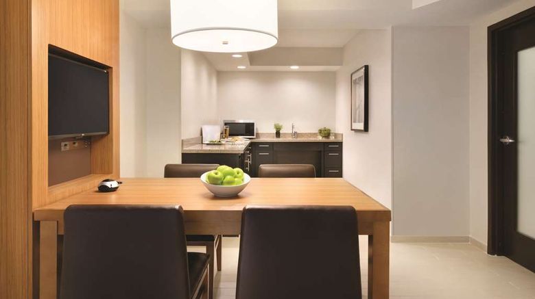 <b>Hyatt Place Chicago/O'Hare Airport Suite</b>. Images powered by <a href="https://iceportal.shijigroup.com/" title="IcePortal" target="_blank">IcePortal</a>.