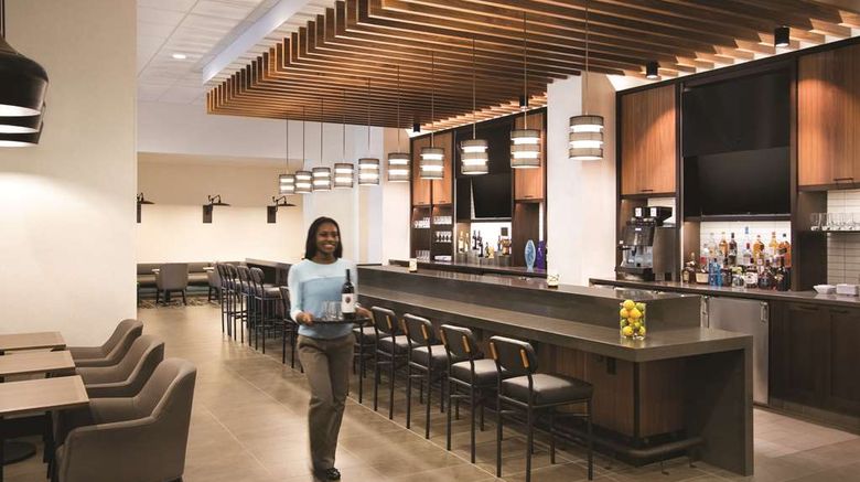 <b>Hyatt Place Chicago/O'Hare Airport Restaurant</b>. Images powered by <a href="https://iceportal.shijigroup.com/" title="IcePortal" target="_blank">IcePortal</a>.