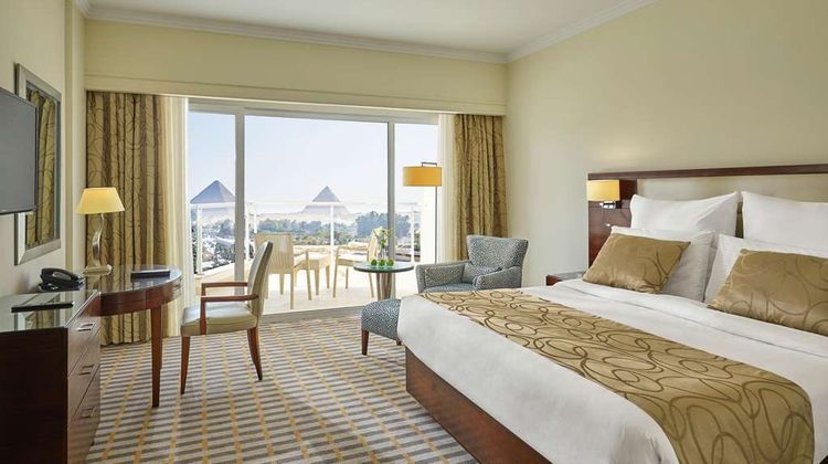 Steigenberger Pyramids Cairo Hotel Suite