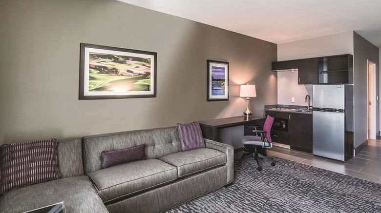 <b>La Quinta Inn & Suites Walla Walla Suite</b>. Images powered by <a href="https://iceportal.shijigroup.com/" title="IcePortal" target="_blank">IcePortal</a>.