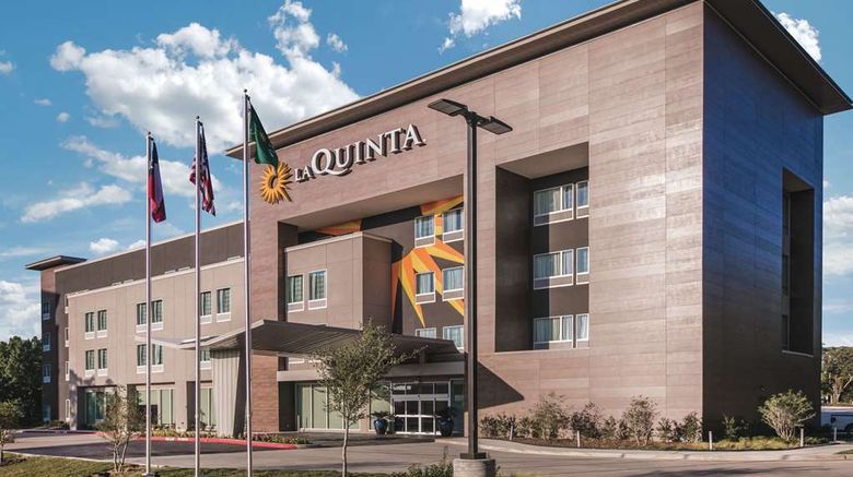 <b>La Quinta Inn & Suites Dallas-Richardson Exterior</b>. Images powered by <a href="https://iceportal.shijigroup.com/" title="IcePortal" target="_blank">IcePortal</a>.
