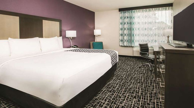 <b>La Quinta Inn & Suites Dallas-Richardson Room</b>. Images powered by <a href="https://iceportal.shijigroup.com/" title="IcePortal" target="_blank">IcePortal</a>.