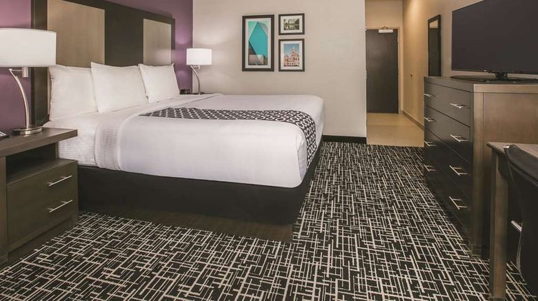 <b>La Quinta Inn & Suites Dallas-Richardson Room</b>. Images powered by <a href="https://iceportal.shijigroup.com/" title="IcePortal" target="_blank">IcePortal</a>.