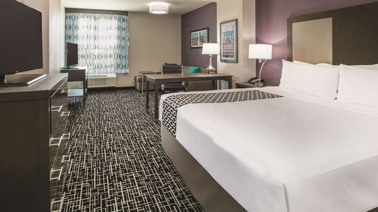 <b>La Quinta Inn & Suites Dallas-Richardson Room</b>. Images powered by <a href="https://iceportal.shijigroup.com/" title="IcePortal" target="_blank">IcePortal</a>.