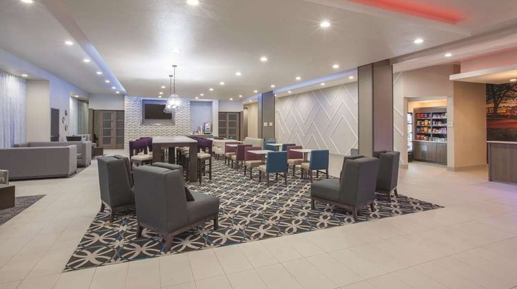 La Quinta Inn & Suites San Marcos Outlet Lobby