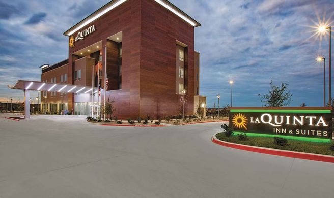 La Quinta Inn & Suites San Marcos Outlet Exterior