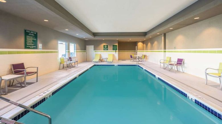 <b>La Quinta Inn & Suites Memphis Downtown Pool</b>. Images powered by <a href="https://iceportal.shijigroup.com/" title="IcePortal" target="_blank">IcePortal</a>.