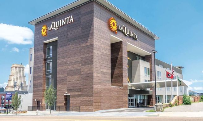 La Quinta Inn & Suites Memphis Downtown Exterior