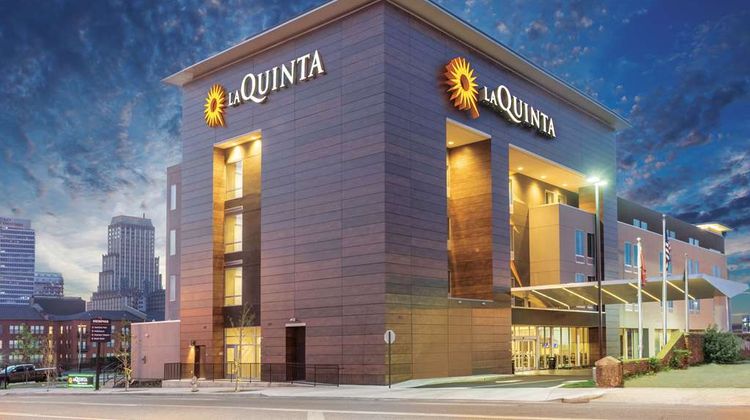 La Quinta Inn & Suites Memphis Downtown Exterior