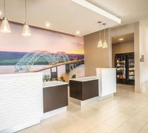 La Quinta Inn & Suites Memphis Downtown Lobby