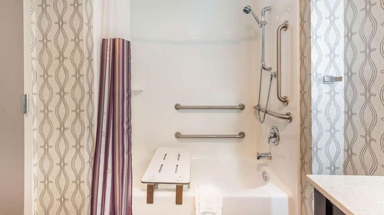 <b>La Quinta Inn & Suites Aberdeen-APG Room</b>. Images powered by <a href="https://iceportal.shijigroup.com/" title="IcePortal" target="_blank">IcePortal</a>.