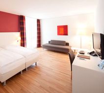 Hotel Arcade Room