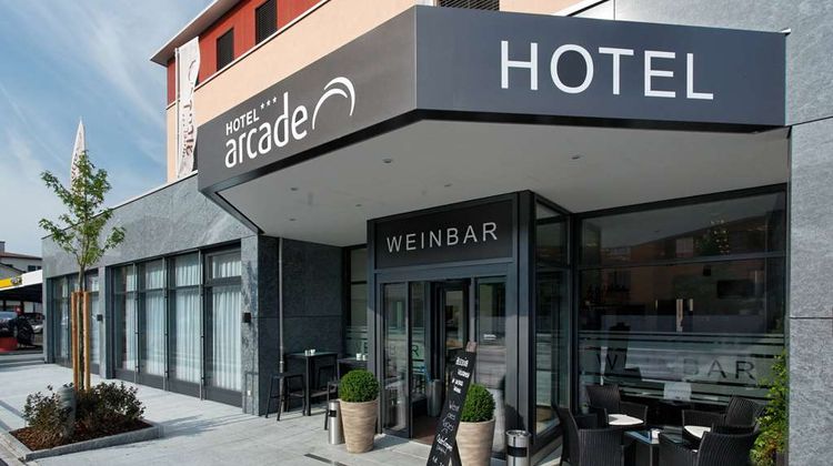 Hotel Arcade Exterior