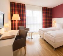 Hotel Arcade Room