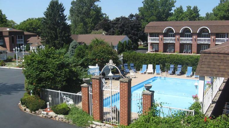 <b>Lockport Inn and Suites Suite</b>. Images powered by <a href="https://iceportal.shijigroup.com/" title="IcePortal" target="_blank">IcePortal</a>.