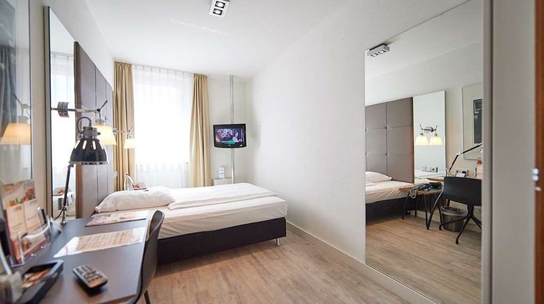 <b>Hotel Amadeus Room</b>. Images powered by <a href="https://iceportal.shijigroup.com/" title="IcePortal" target="_blank">IcePortal</a>.