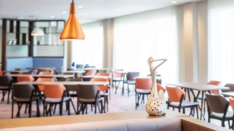 <b>Hampton by Hilton Aberdeen Westhill Restaurant</b>. Images powered by <a href="https://iceportal.shijigroup.com/" title="IcePortal" target="_blank">IcePortal</a>.