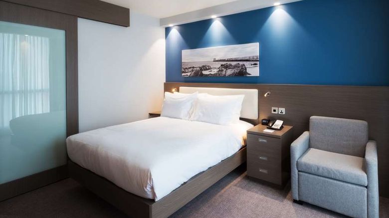 <b>Hampton by Hilton Aberdeen Westhill Room</b>. Images powered by <a href="https://iceportal.shijigroup.com/" title="IcePortal" target="_blank">IcePortal</a>.