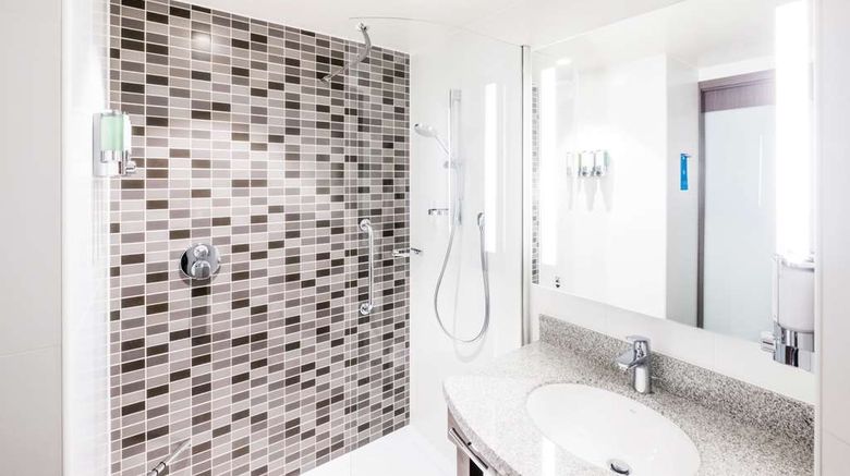 <b>Hampton by Hilton Aberdeen Westhill Room</b>. Images powered by <a href="https://iceportal.shijigroup.com/" title="IcePortal" target="_blank">IcePortal</a>.