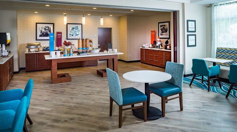 <b>Hampton Inn Atlantic City/Absecon Lobby</b>. Images powered by <a href="https://iceportal.shijigroup.com/" title="IcePortal" target="_blank">IcePortal</a>.