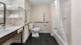 <b>Hampton Inn Atlantic City/Absecon Room</b>. Images powered by <a href="https://iceportal.shijigroup.com/" title="IcePortal" target="_blank">IcePortal</a>.